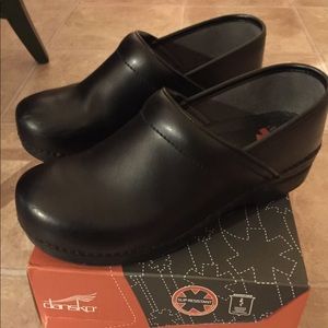 Dansko Size 41 professional clogs